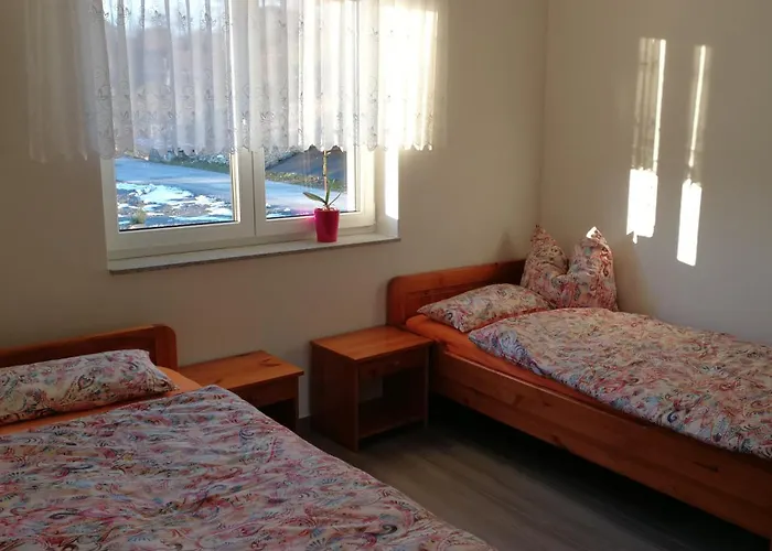 Lura Schiefling am See